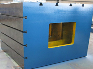 铸铁弯板与其他材料的比较